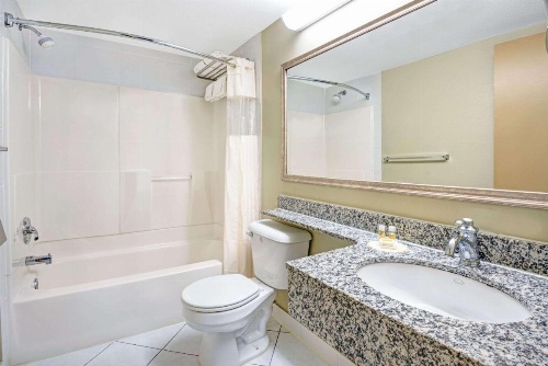 Days Inn by Wyndham Branford New Haven Conference Center image 10