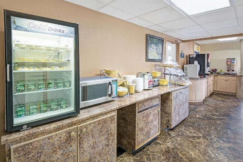 Days Inn by Wyndham Branford New Haven Conference Center image 18