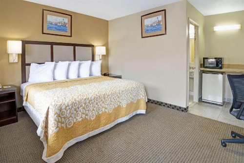 Days Inn by Wyndham Branford New Haven Conference Center image 6